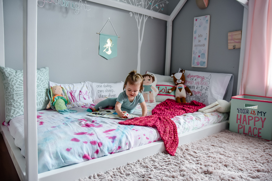 Oh Happy Play, a Florida mother blogger, shares her daughter Lola's Big Girl Room Tour. Check it out and see what you need to recreate this cute girls room!