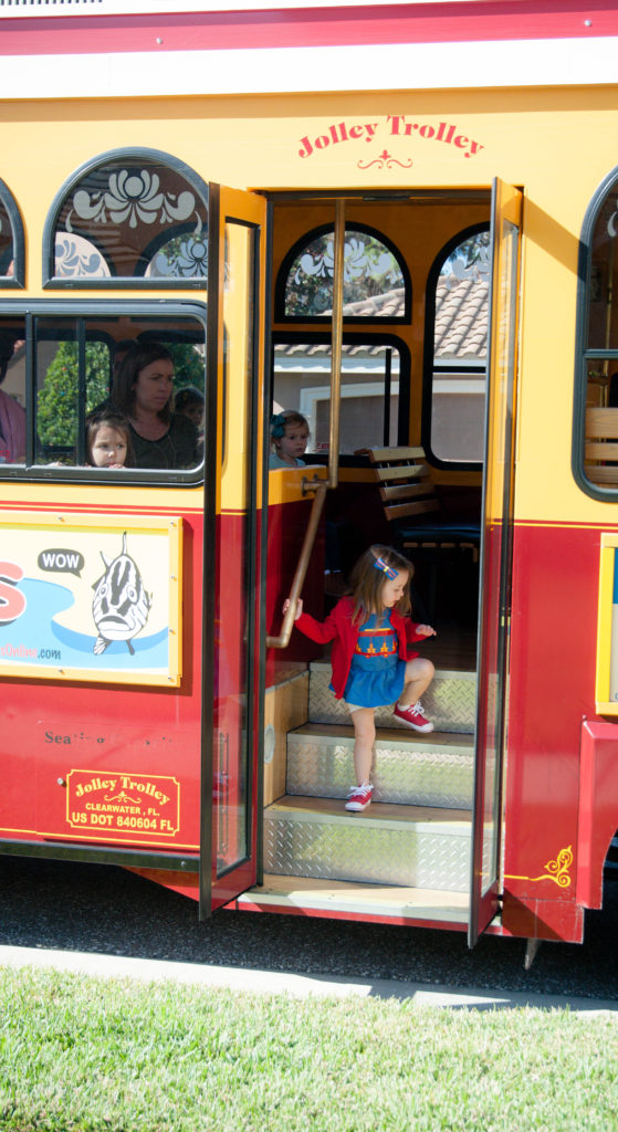 Oh Happy Play, a Florida Motherhood blogger shares the best Daniel Tiger Themed 3rd Birthday Party! Check it out and see how to recreate it!