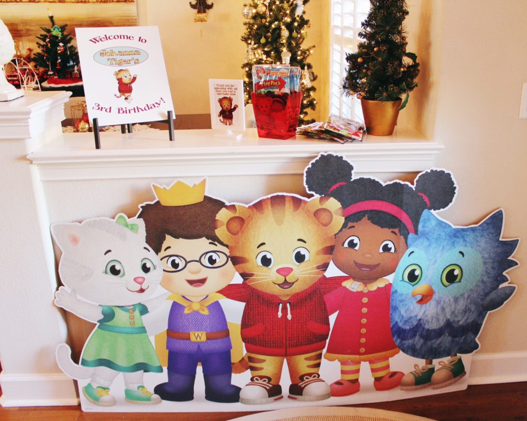 Oh Happy Play, a Florida Motherhood blogger shares the best Daniel Tiger Themed 3rd Birthday Party! Check it out and see how to recreate it!