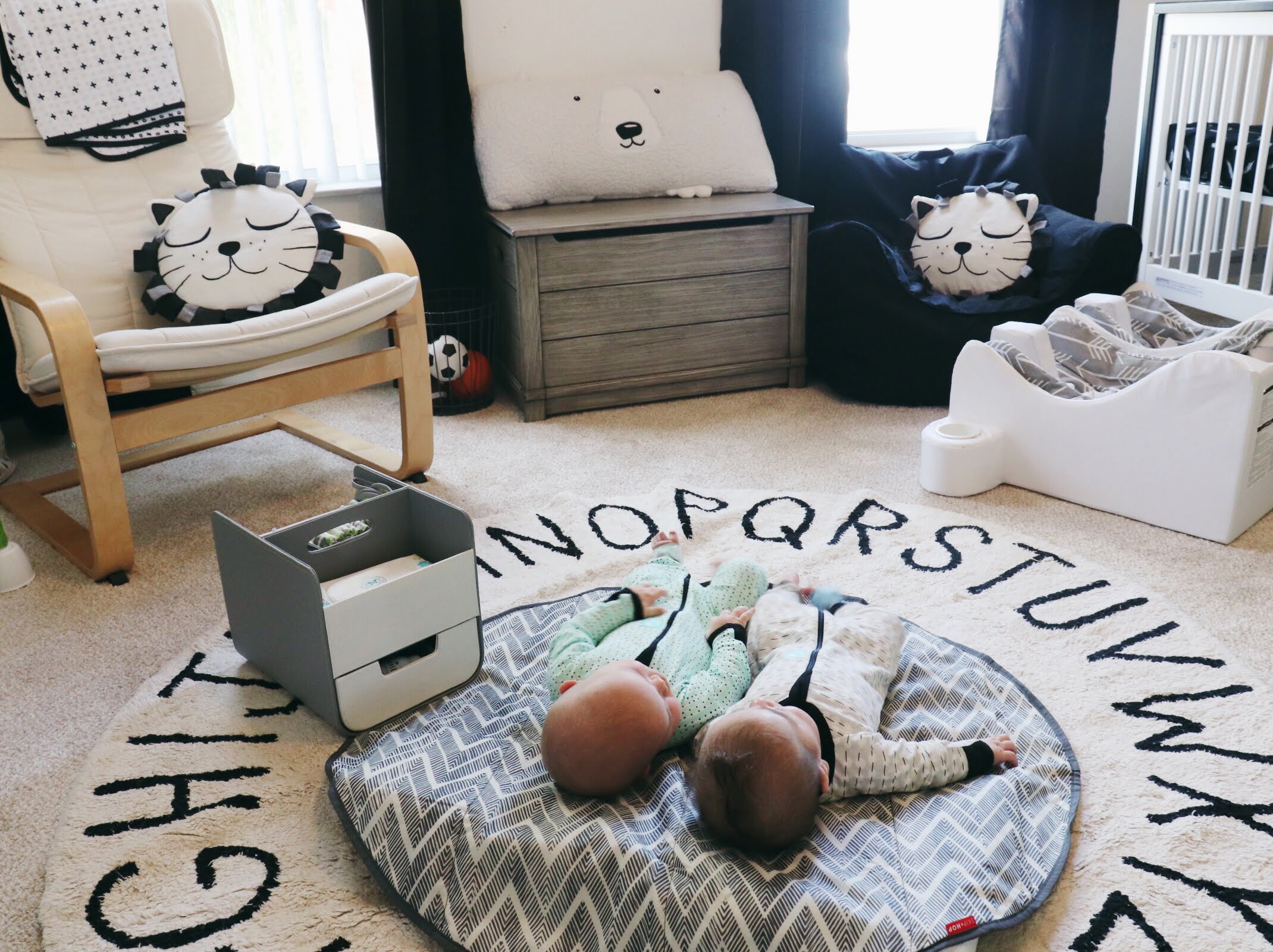 Get Your Babies To Sleep With Ease, Oh Happy Play, a Florida Motherhood blogger shares her twin bedtime routine! Check it out now!