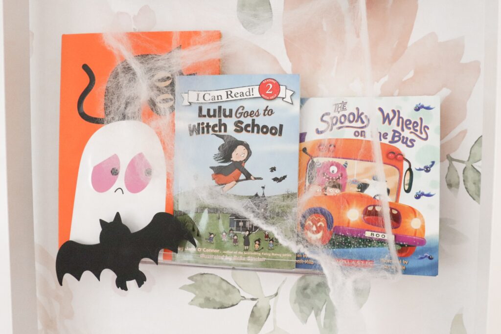  halloween books for toddlers, halloween books for preschoolers, halloween books 2019., halloween books for children, cute halloween books, halloween bookshelf design
