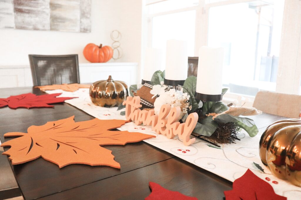 Friendsgiving decor, simple thanksgving tablescape