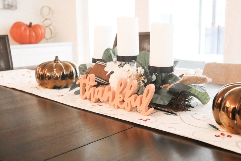 Friendsgiving decor, simple thanksgving decor